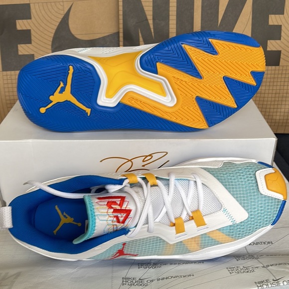 Jordan One Take 4
Basketball Shoes
White/Lagoon Pulse/Gold/ Chile Red
DO7193-164 - Picture 7 of 16